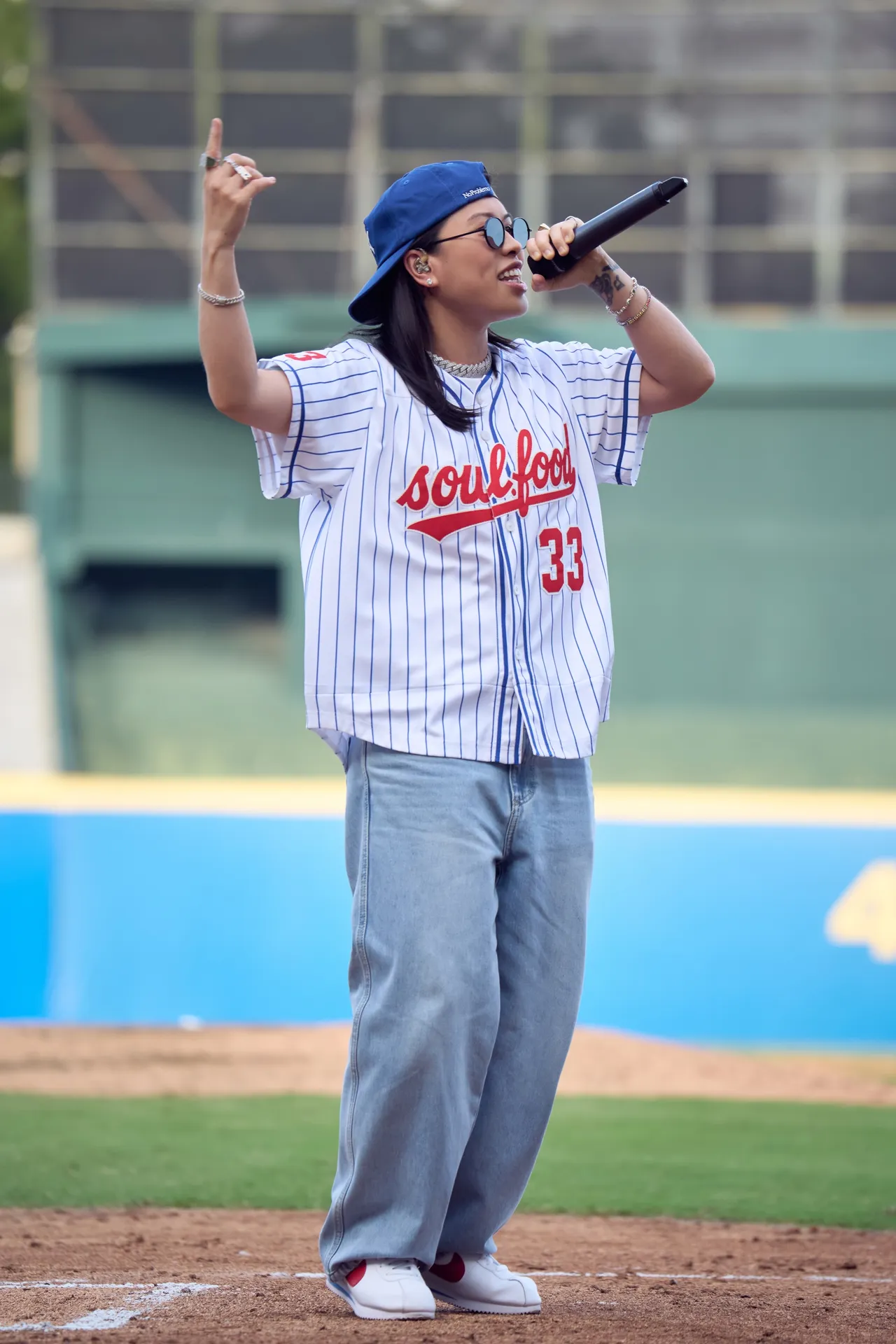 葛仲珊现身「红白明星公益棒球赛」，首次公开演唱《homerun全垒打》。索尼音乐提供