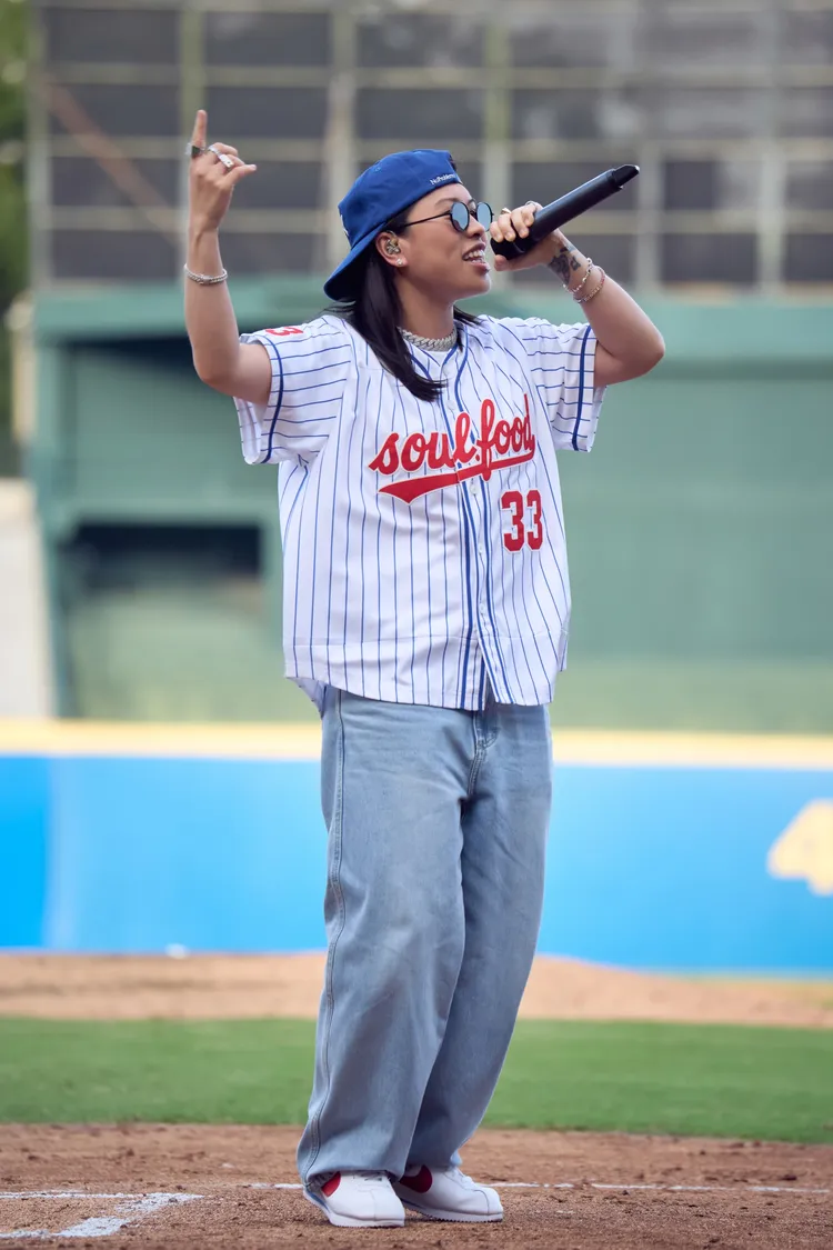 葛仲珊現身「紅白明星公益棒球賽」，首次公開演唱《homerun全壘打》。索尼音樂提供