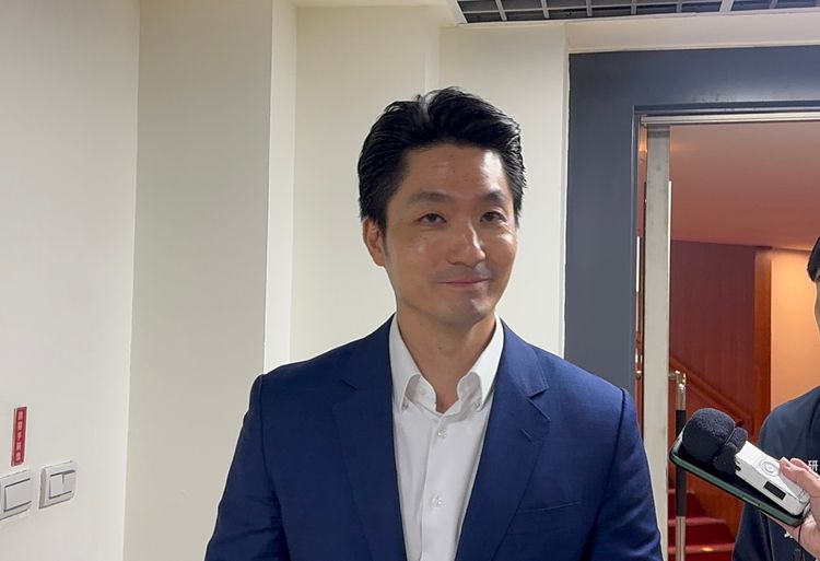 黃仁勳驚喜現蹤台北!蔣萬安揭輝達進度:前兩天才互通email