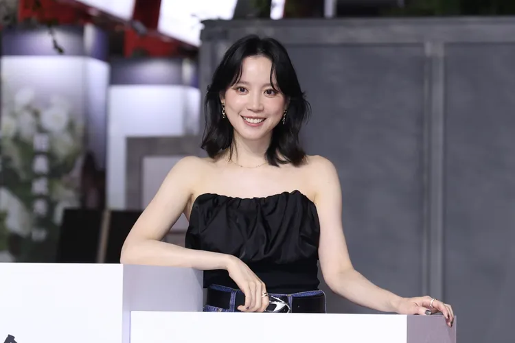 程予希。莊宗達攝