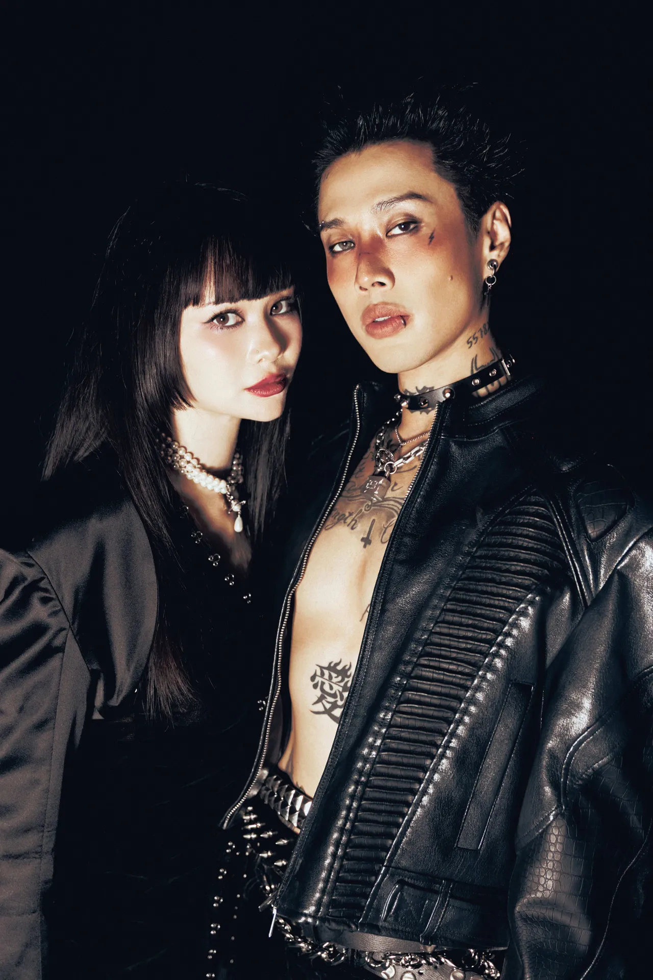 Marz23（右）與台法混血辣妻Lea合拍MV。華納音樂提供