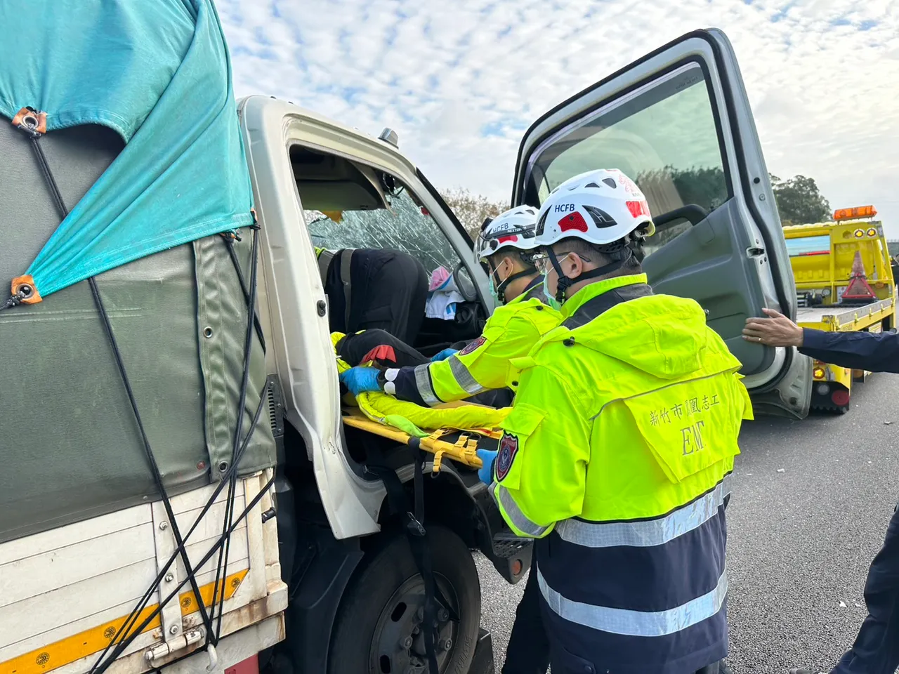 消防人员抢救。新竹市消防局提供