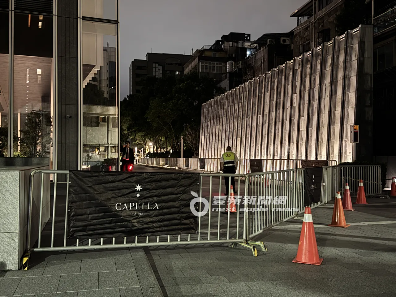 嘉佩乐酒店外围都有围栏围住。特勤中心摄