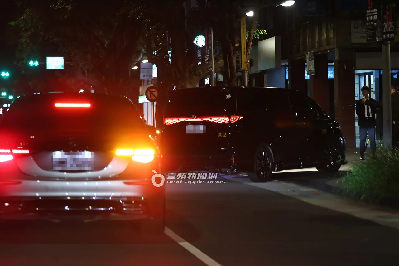 凌晨1点半，GD权志龙回到下塌「Capella」嘉佩乐酒店。特勤中心摄