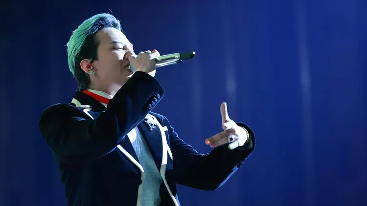 GD在APEC晚宴上表演《POWER》等3首歌曲。翻摄联合TV