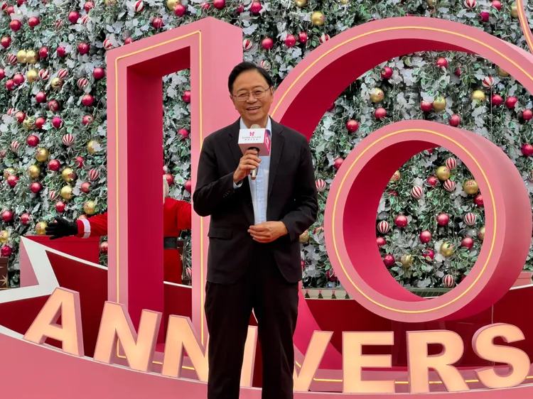 桃園市長張善政表示，華泰名品城統計去年營收已超過120億元。莊偉祺攝