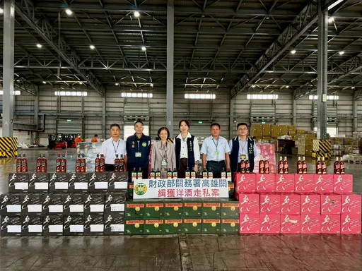 年關將近走私多！高雄關接連緝獲轉口櫃匿藏洋酒3328箱