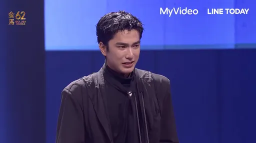 首座三金宝座入袋！曾敬骅勇夺金马男配　爆哭感谢李烈：谢谢妳看见我