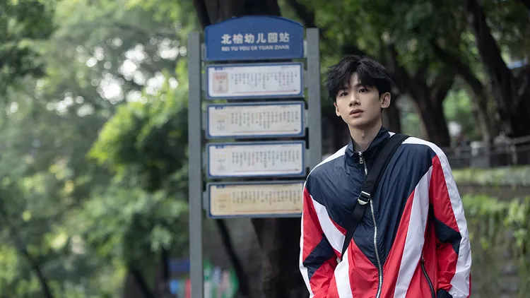 白敬亭《難哄》深情模樣吸引超高人氣。中天娛樂台提供