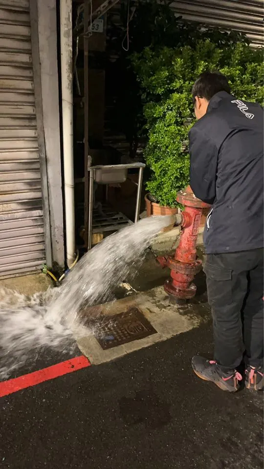 議員黃淑君今晨6時表示，已完成供水。