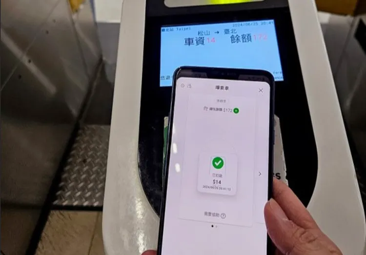 使用悠游付App可随时加值悠游卡，并享有「月级挑战」与「周五会员日」活动叠加，最高可获5%现金回馈。悠游卡公司提供