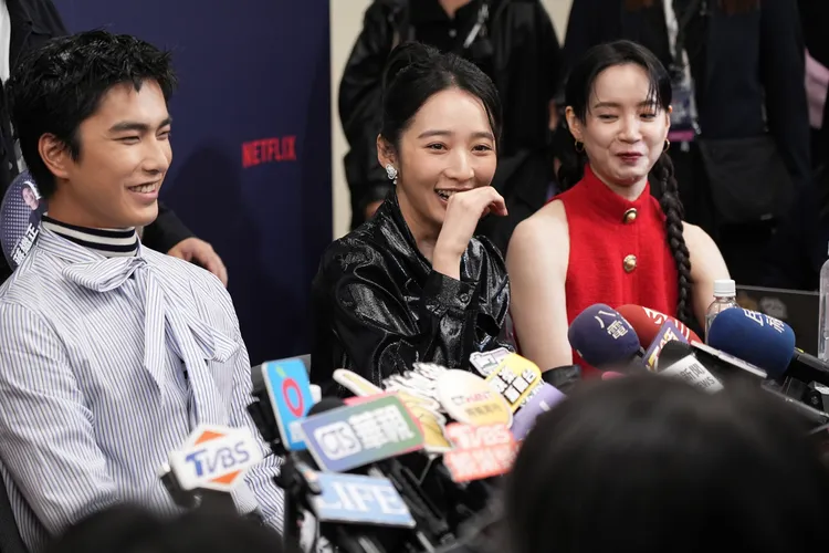 李沐（中）被網友說像Fumi阿姨逗樂。彭欣偉攝