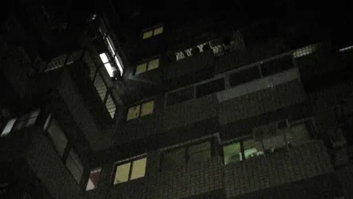 高雄大樓火警！75歲男子送醫觀察　竟是在客廳做這件事