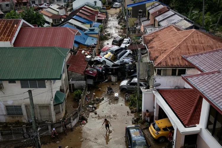 菲律宾台风灾情惨重，图为宿雾市巴卡扬区街景。路透社