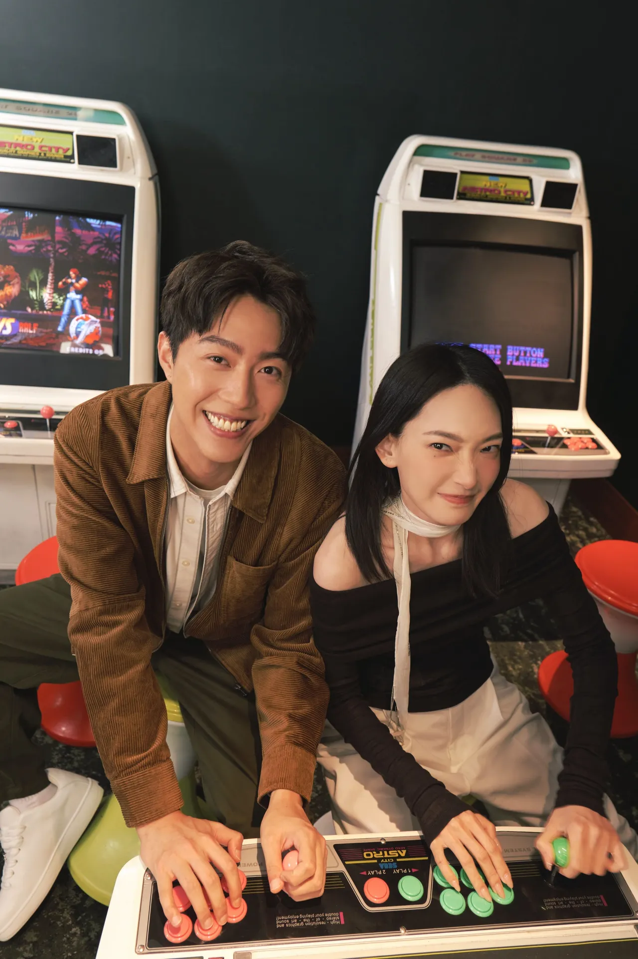 天下南隅的公共空间游戏室，让两位引路人玩的不亦乐乎。好工作娱乐提供