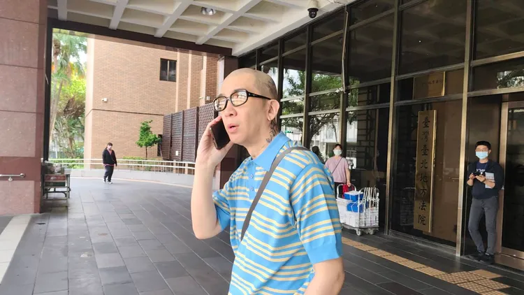 作家H遭陈珮甄提告加重诽谤罪，日前赴北检侦查庭。张钦摄