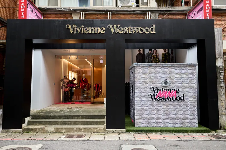 Vivienne Westwood台北旗艦店換上聯名店裝。品牌提供