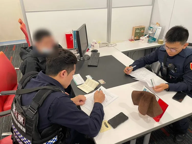 平镇警银联手阻诈。平镇警分局提供