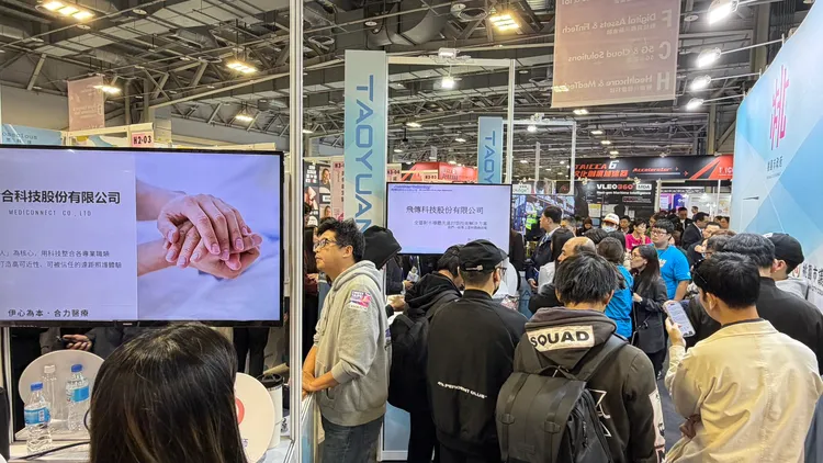 桃園館展區人潮洶湧。曾佳俊攝