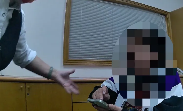 行員發現有異，通知警方到場。翻攝畫面