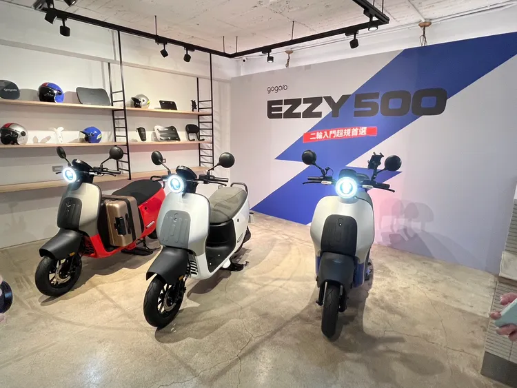 九月机车市场降至6.3万辆，Gogoro EZZY 500单月冲上白牌亚军。林浩升摄