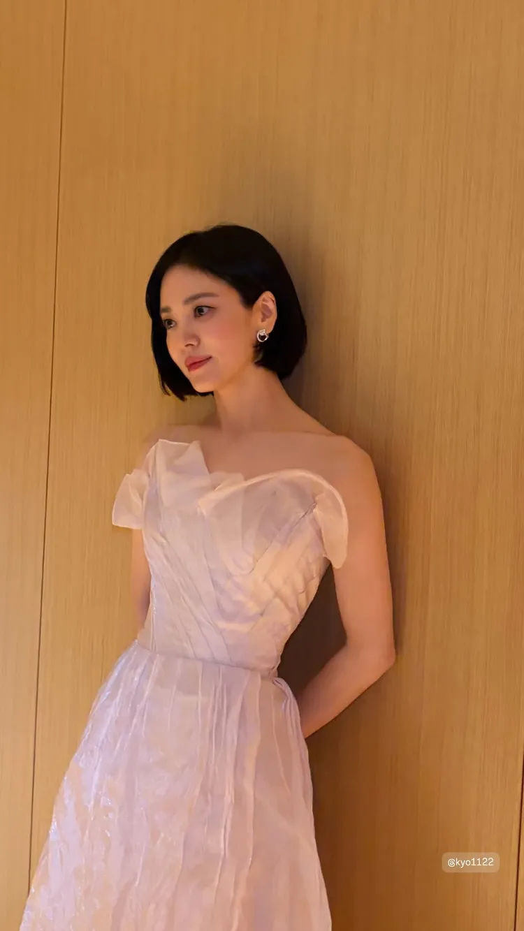 宋慧喬出席青龍獎，身上珠寶只戴了一對Chaumet耳環。翻攝hyun.0509 IG