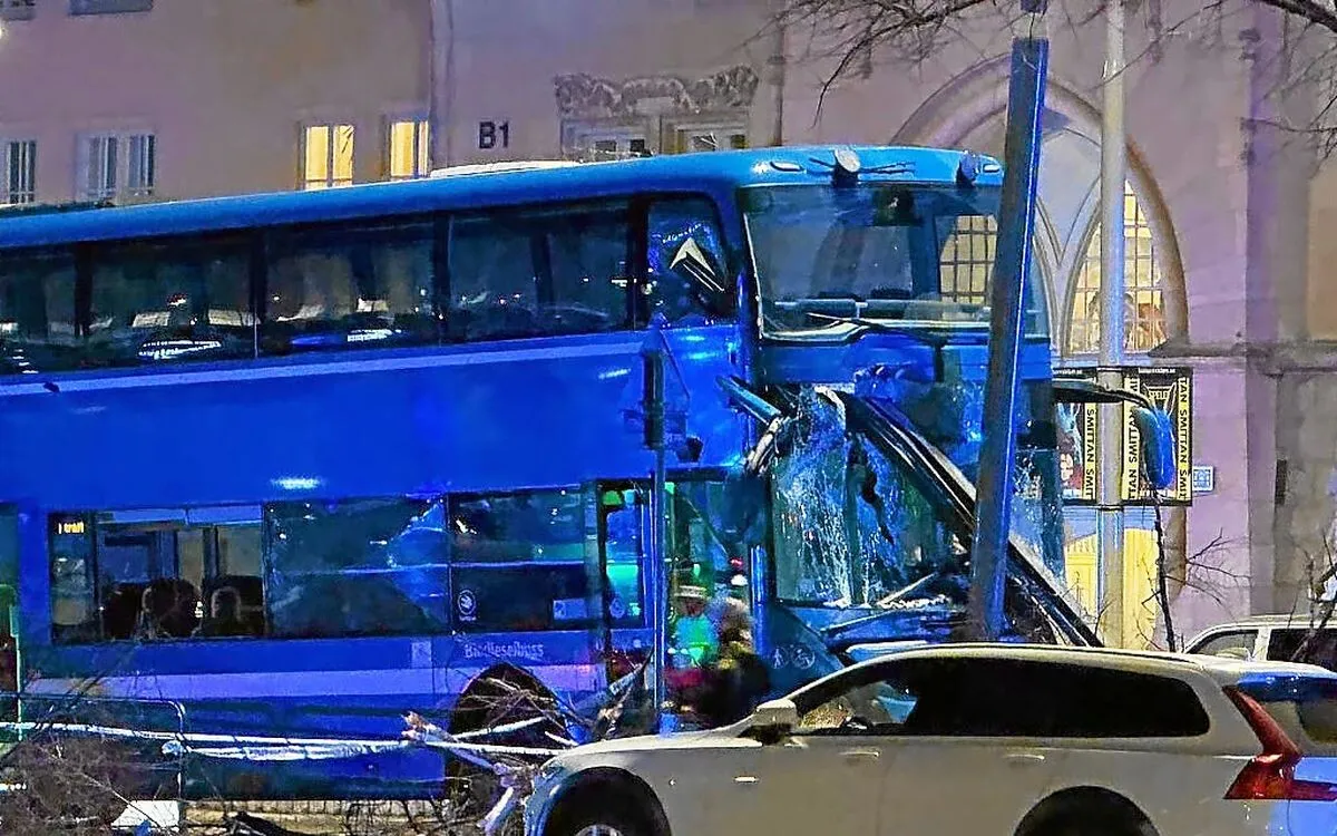 瑞典公车突冲撞候车民众！「司机被捕」3死3伤