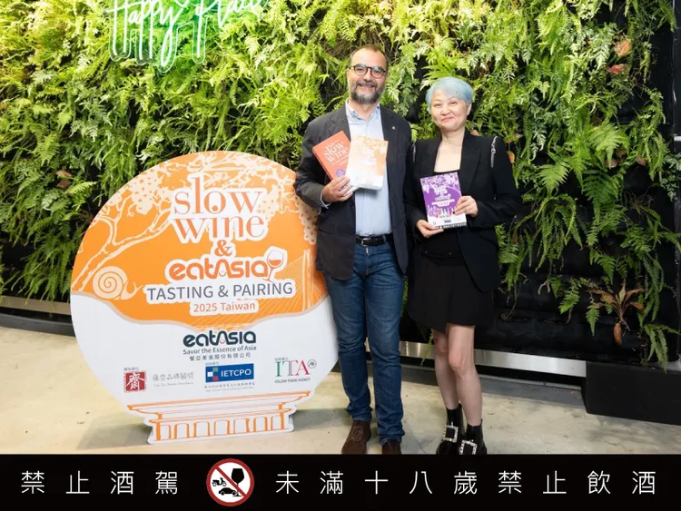 左为Slow Wine 慢酒协会理事长 Giancarlo Gariglio，右为EatAsia 飨亚美食董事长Karen