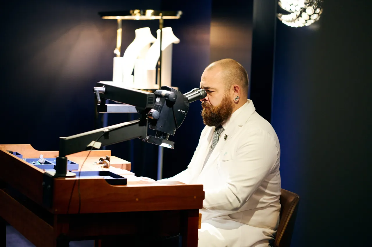 Tiffany首席珠宝工艺培训师Lucas。品牌提供