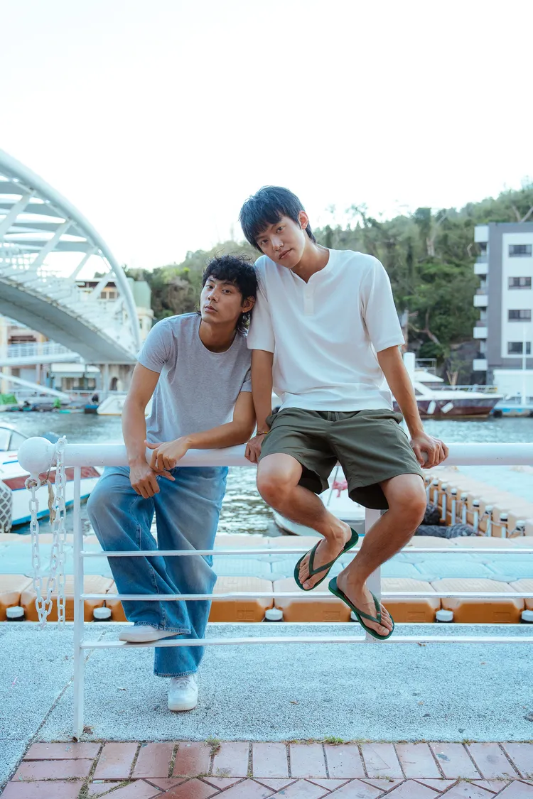 各務孝太（左）、余杰恩飾演的「海哲CP」劇中有許多你追我跑得追愛情節。有意思國際傳媒提供