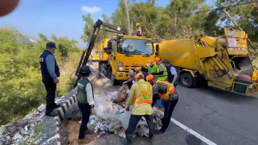 高雄月世界山坡堆大量生活垃圾　来源是这县市