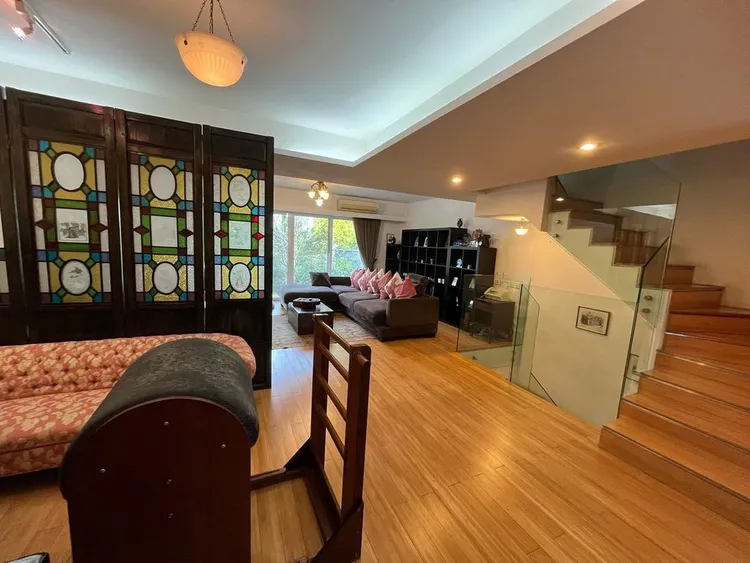 客厅明亮宽敞。翻摄自忠诚集团