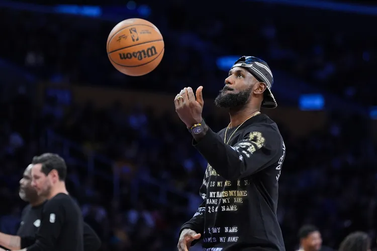 詹姆士本季至今未上场。  美联社