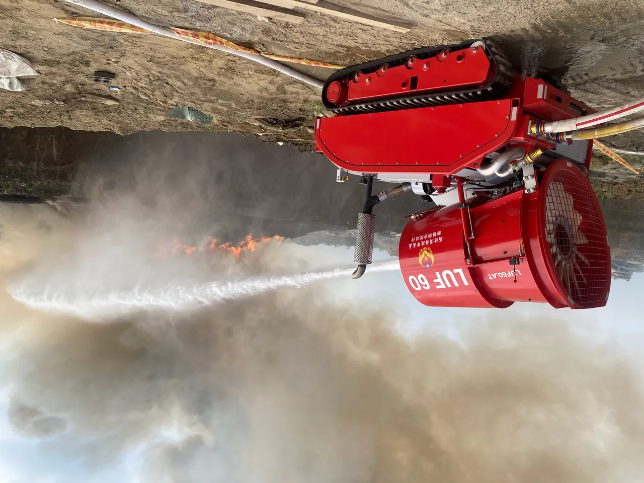 這已經是該處2年內第3起火警，消防局出動機器人支援滅火。民眾提供