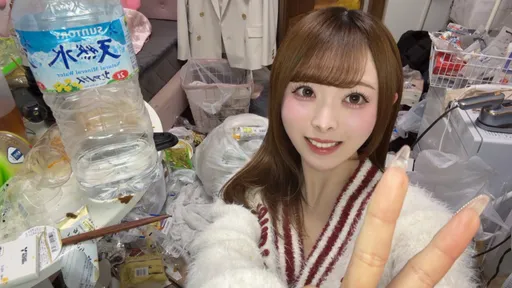 美眉叹「忧郁让屋凌乱还是凌乱使人忧郁」　3张照惊呆百万人