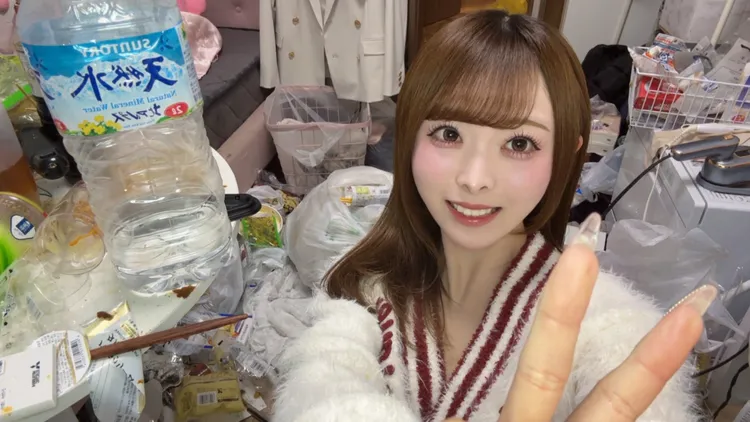 あめ分享自己脏乱的住处。翻摄自あめX