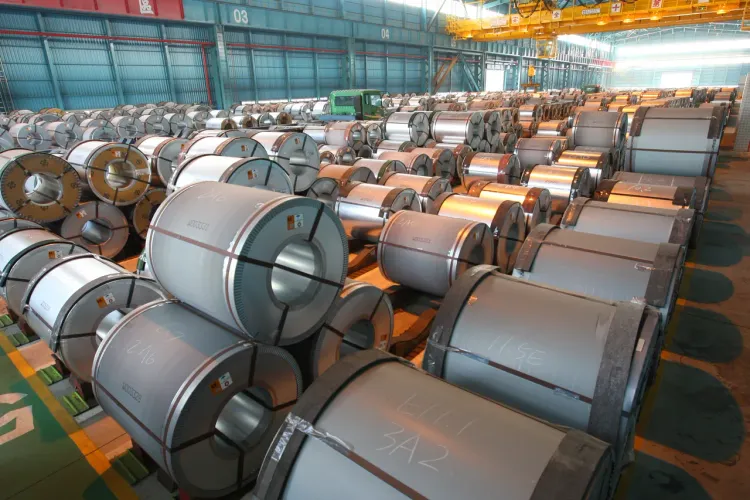 中钢已完成23项钢品「碳足迹」盘查报告书，近日旗下钢板、热轧、冷轧、热浸镀锌及电磁钢卷五大核心产品，分别取得两大认证平台认证声明书，预计明年再下一城，再取得另3项产品认证。资料照