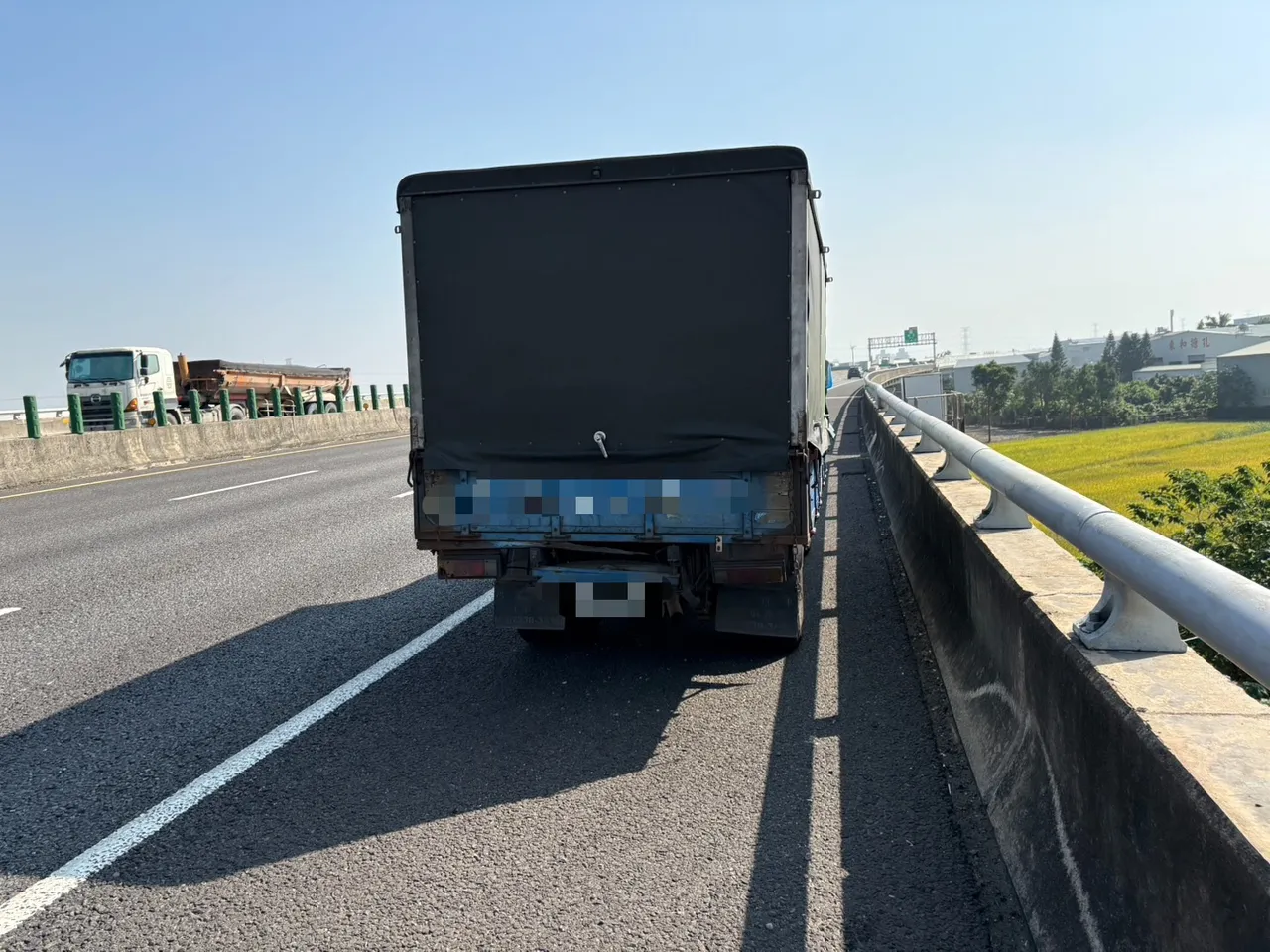 肇祸自小货车。民众提供