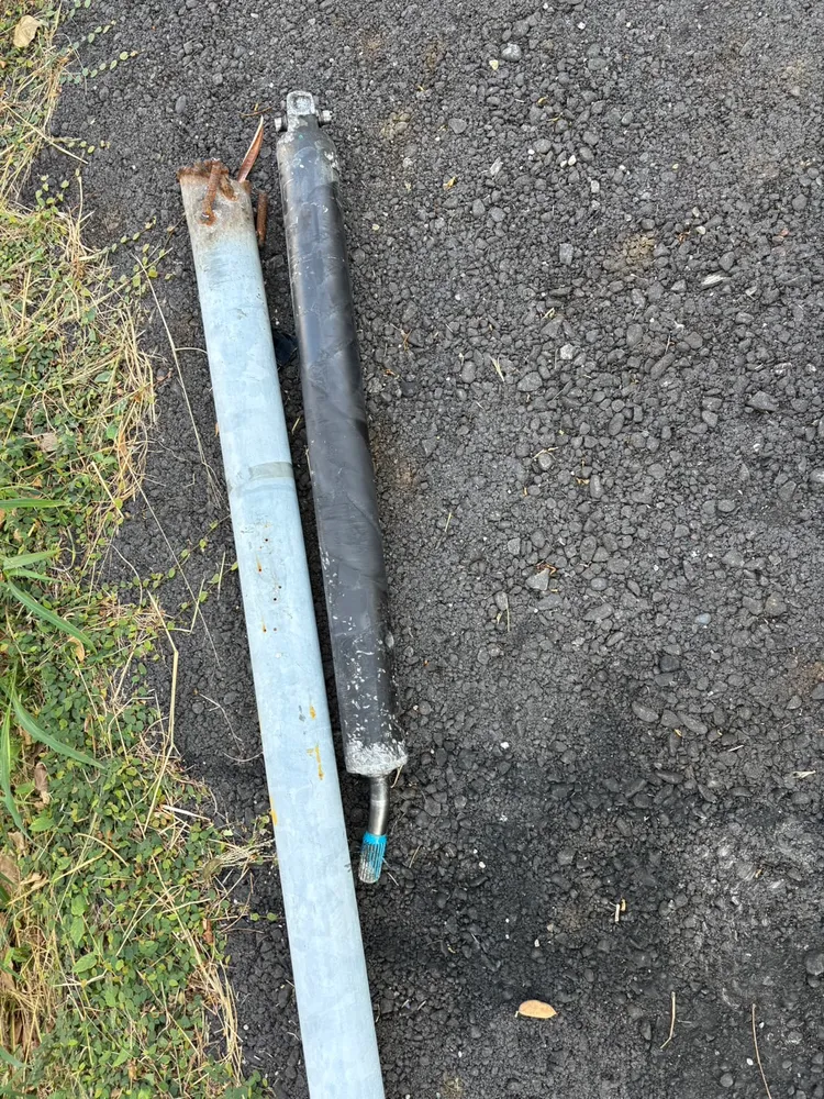 肇事的傳動軸。民眾提供