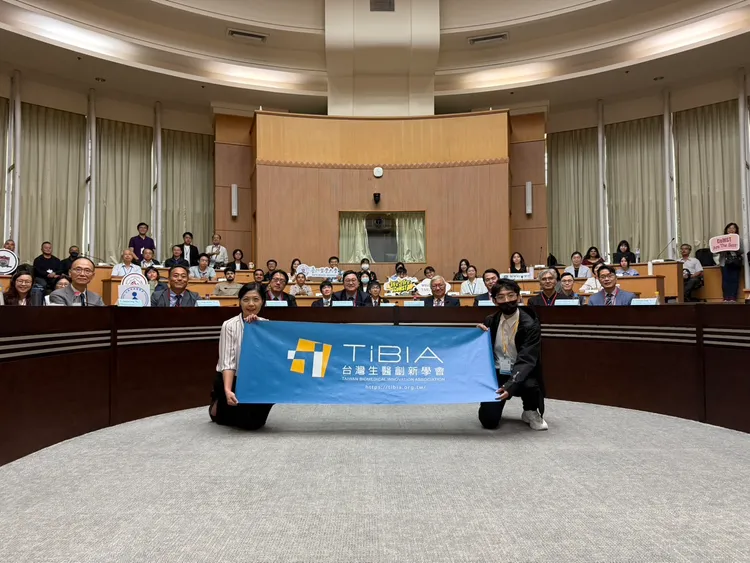 專家分享肌少症相關研究及經驗，首排左三起為關渡醫院院帳陳亮恭、左四北醫大醫學院院長胡朝榮、右四北醫大閻雲講座教授。北醫大提供