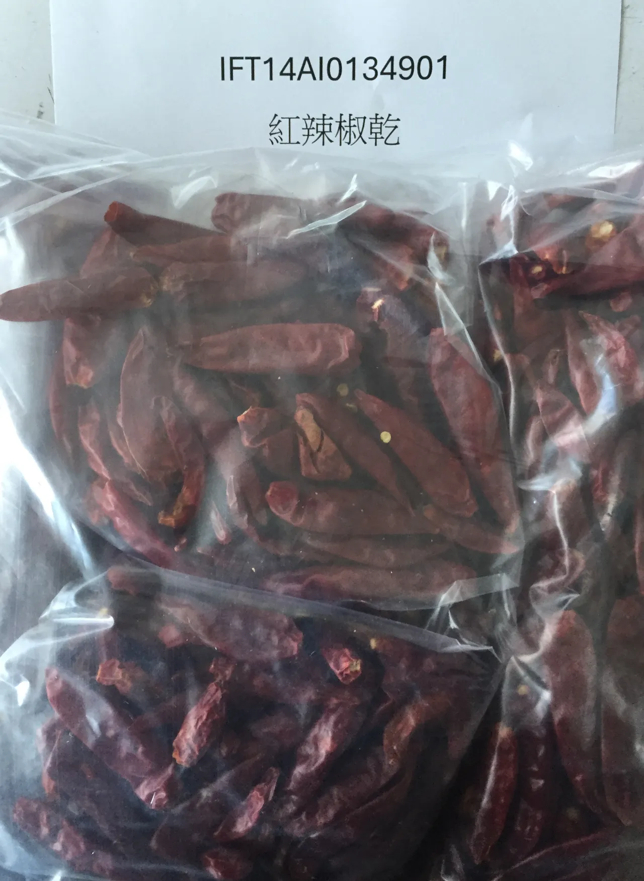 中国的「红辣椒干」也被验出2项禁用农药克美素0.06ppm及陶斯松0.05ppm。食药署提供