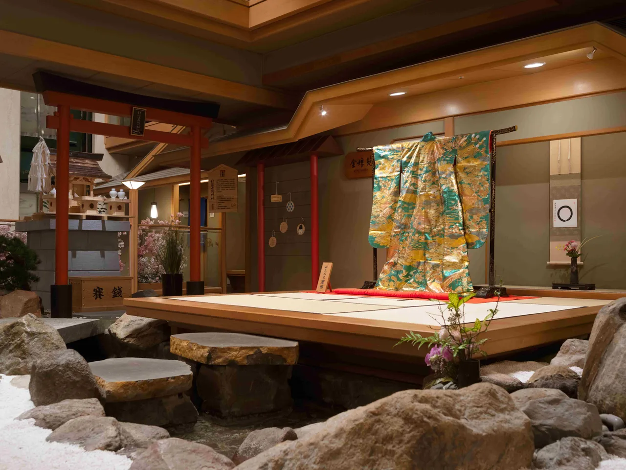 依据场地特性量身规划主题内容，营造沉浸式观演体验。日胜生加贺屋提供