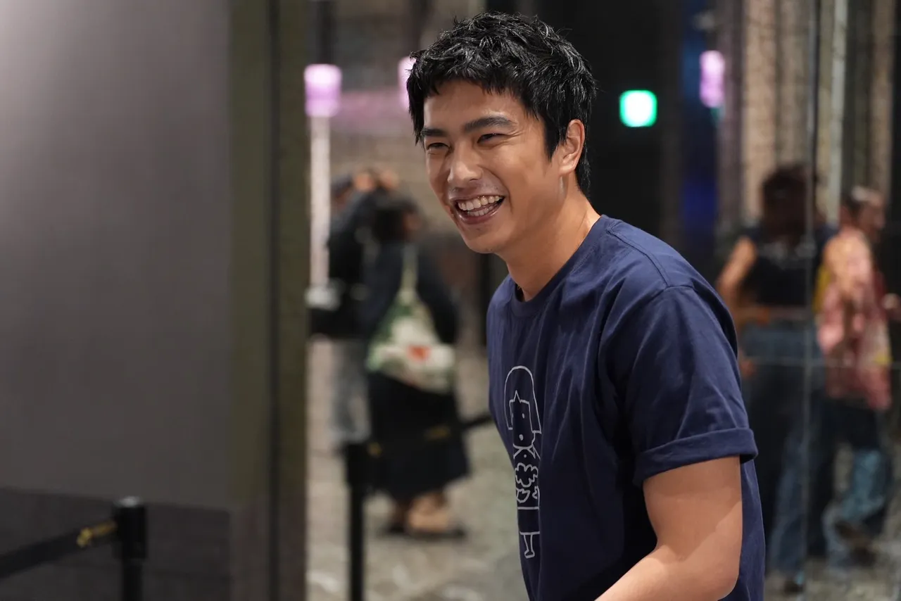 曾敬骅今现身蓄胡造型看起来略显疲惫。娱乐中心摄