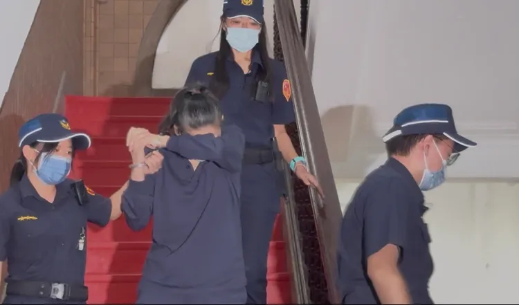 高院今日提訊在押的劉若琳出庭，她見到媒體拍攝一路掩面不語。謝亞庭攝