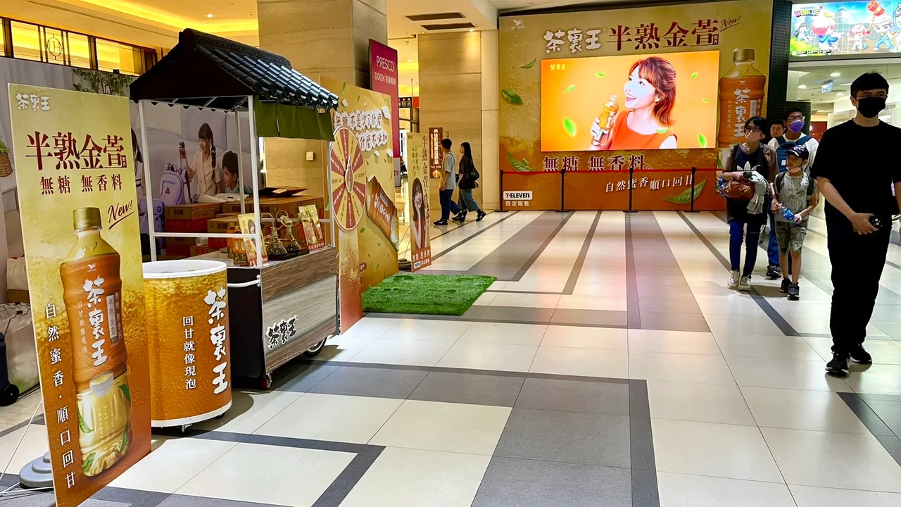 PRESCO统一数网透过Perion的pDOOH技术平台，全面整合零售与家外广告资源。(图为市府转运站_LED及电视柱萤幕)