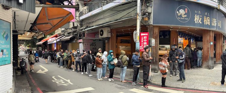 麥當勞奶昔今開賣！門市近200人排隊　10分鐘前竟公告完售