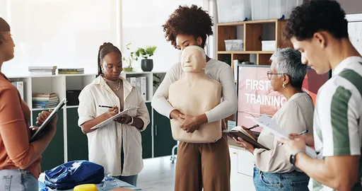 壹蘋派生活美語　學會哈姆立克急救法　你也能成為救命英雄！