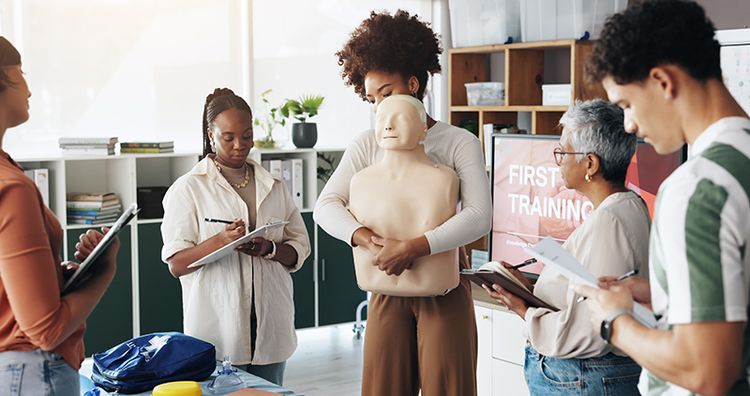 壹蘋派生活美語　學會哈姆立克急救法　你也能成為救命英雄！