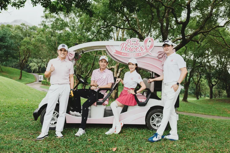 多家醫美診所響應公益，參與PINK GOLF粉紅力量高爾夫球賽，串起守護女性的行動。擊球貴賓(左至右)：沃醫學董事長 巫宣霆Anderson、醫師王祚軒、李佩甄、醫師廖唯帆