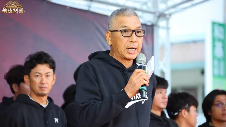 乐天桃猿总教练古久保健二将离队。球团提供